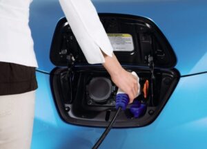 Nissan-LEAF-charging