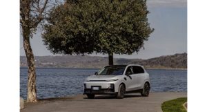 leapmotor b10 hybrid ev
